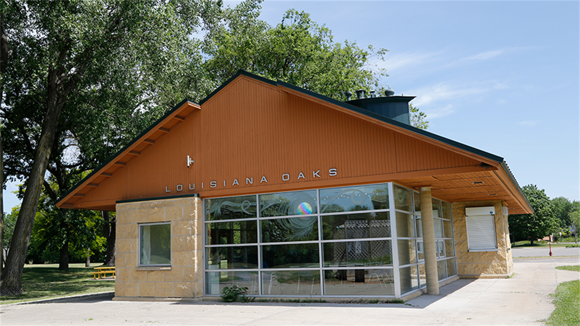 lousiana oaks park building